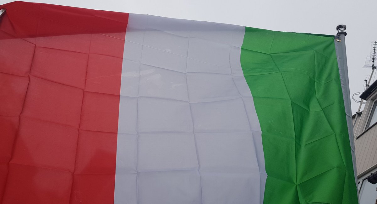 Today's flag comes from Italy...🇮🇹🇮🇹🇮🇹🇮🇹
