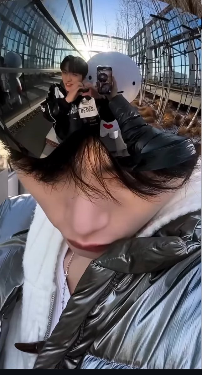 여기서 진짜 주목해야 할게 뭔지 알아..?
고글 속 운학이와 운아기도 잘 봐야 하지만 아이러브 ”유“ 와 아이시떼 “루” 를 외치는 태산이의 부리도 주의 깊게 봐야 해