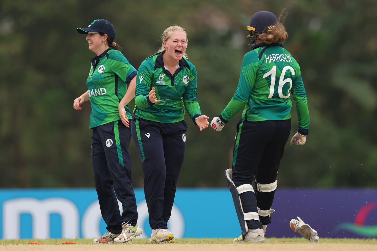 SCENES in Johor!!!!  🇲🇾

Ireland win by 13 RUNS (DLS) at the <a href="/ICC/">ICC</a> Women's #U19WorldCup (we're through to the Super Sixes)

SCORE: bit.ly/3Cmn9sH
FAN GUIDE: bit.ly/4h5ihav

#BackingGreen  ☘️🏏🔥