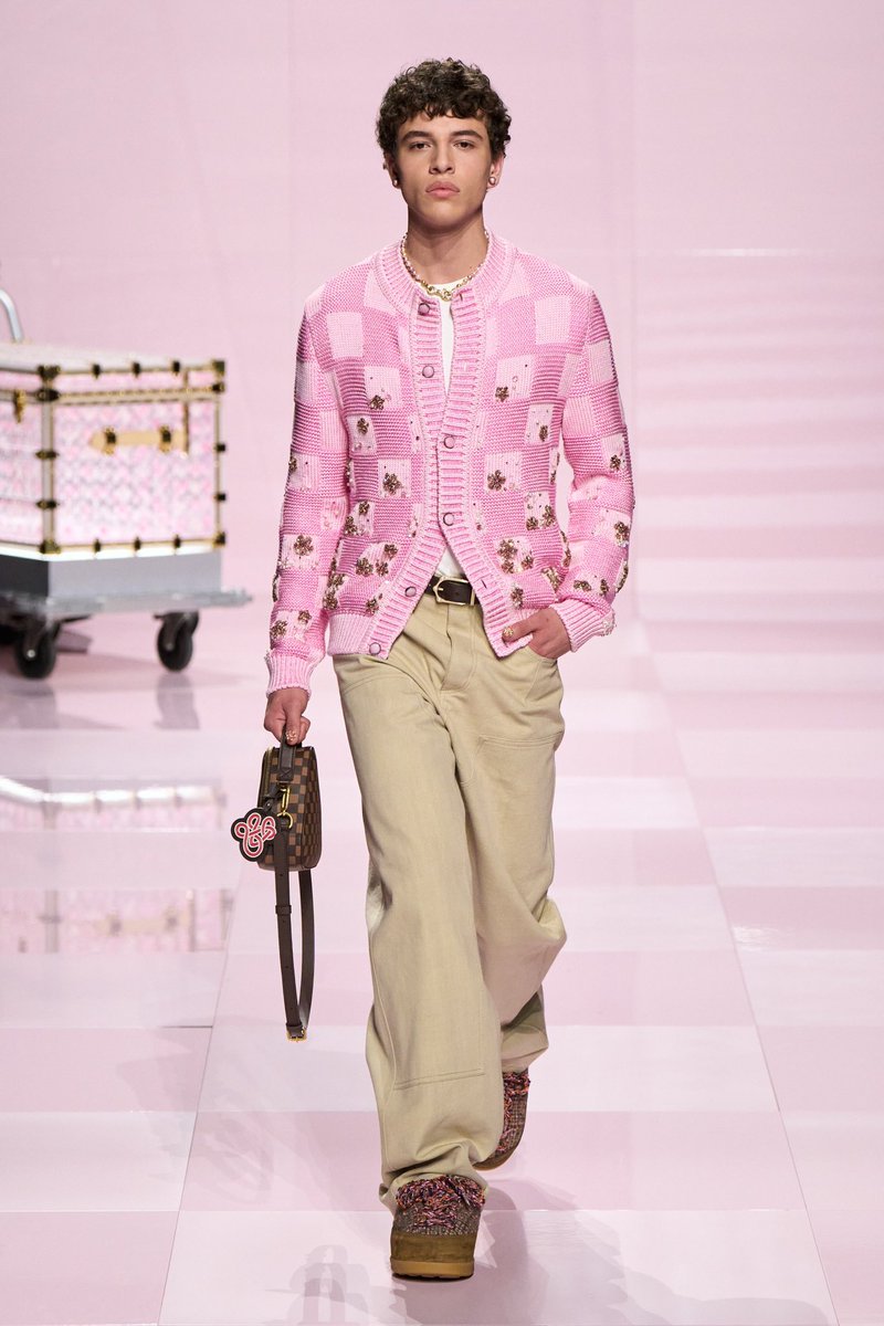 SOFIssticated's tweet photo. Cherry blossom pink at Louis Vuitton FW25 https://t.co/YJabu8pGJE