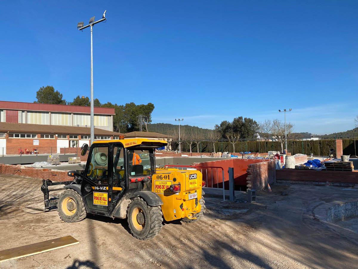 Juntsmunicipis's tweet image. 📹 El diputat Ramon Bacardit (@ramonbacardit) ha visitat Avinyó amb l’alcalde Sergi Grau per conèixer la rehabilitació integral de la piscina municipal i el seu entorn.

💧 Aquesta actuació ha transformat l’espai en un refugi climàtic sostenible, amb una zona de pícnic i mesures…