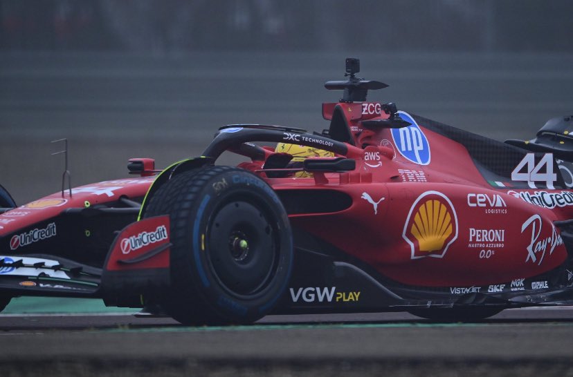 LH44_Updates's tweet photo. 🚨| NEW: Lewis Hamilton’s FIRST Drive in a Scuderia Ferrari F1 Car 🔥🔥

#F1 #lewishamilton 🇬🇧🇮🇹 https://t.co/MTUDE5ADVB