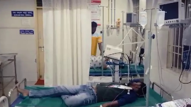 HateDetectors's tweet photo. Three people of one family attempted suicide over a property dispute at #FortStreet in #Arkalgud town on Monday evening. While one of them is critical at the district hospital in# Hassan, the two others are undergoing treatment at the Arkalgud taluk hospital.
The victims are Shivamma (55), Sumanth (30) and Divya (25). About six years ago, Shivamma’s husband Kantharaju had pledged his four acres of land at Varasanahalli Koppal and taken a loan of Rs 4 lakh from retired #BMTC staffer Manjunath. In the interim, Kantharaju had died.
The family of Kantharaju had approached Manjunath to release the land while promising to repay the loan, but Manjunath refused to let go of the land. On Monday, the two families had a heated argument over the issue when Shivamma, her younger son Sumanth and Divya consumed poison in front of Manjunath’s house.
Following the incident, Shivamma’s elder son Nanjunde Gowda has lodged a complaint with the #ArkalgudPolice who visited the spot. Further investigation is under way.