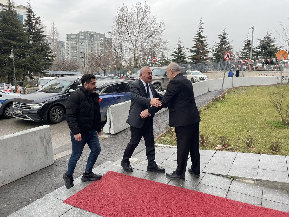 cenginyurt52's tweet photo. Hukuksuzca tutuklanan Zafer Partisi G. Başkanı Sn Ümit Özdağ beyefendiye destek olmak için Zafer Partisi genel merkezindeyiz.
Adalet bir gün herkese lazım olacak.
SUSMAYACAĞIZ, KORKMUYORUZ.
@umitozdag @AliSehirlioglu @OtanEgemen @MKursadSahin @cezmi_polat https://t.co/FTBUIn2j3B