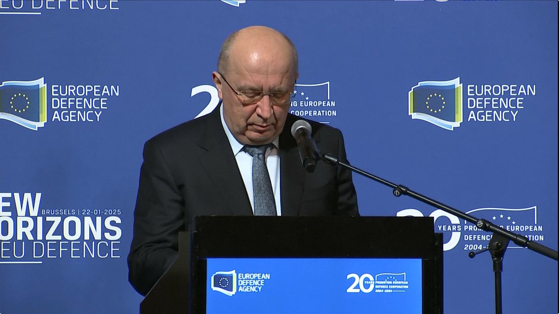 . <a href="/KubiliusA/">Andrius Kubilius</a> at <a href="/EUDefenceAgency/">European Defence Agency</a> "Our gap in our #defence production is worrying compared to Russia. We need a big-bang approach on production. We also need inter-operability, defence shield. We need European approach, coordination and financing " <a href="/eunewsit/">eunews.it</a>