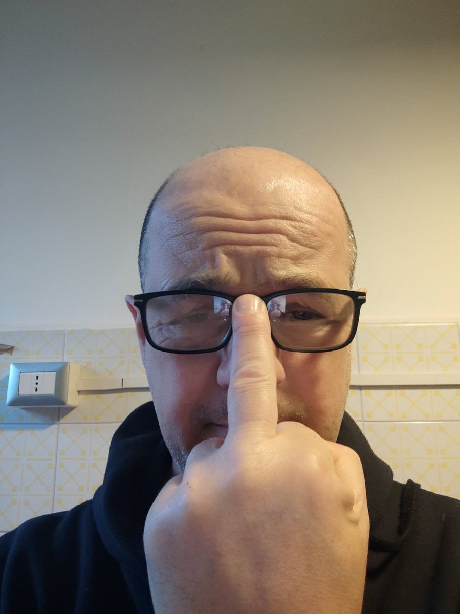LuVi_ITA's tweet photo. @stanzaselvaggia Mi aggiusto gli occhiali per leggere meglio sta cazzata del generale #coglionacci https://t.co/bZ4VWVD6nE