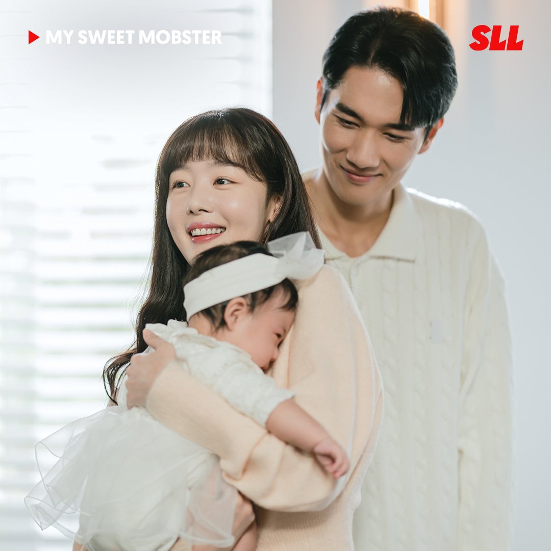 갤러리 내리다가 이렇게 두개 붙어 있는 거 봐서 또 심란해짐 어떻게

노란장판미 커플                     (5년 후)                       안정기 부부

이게 됨