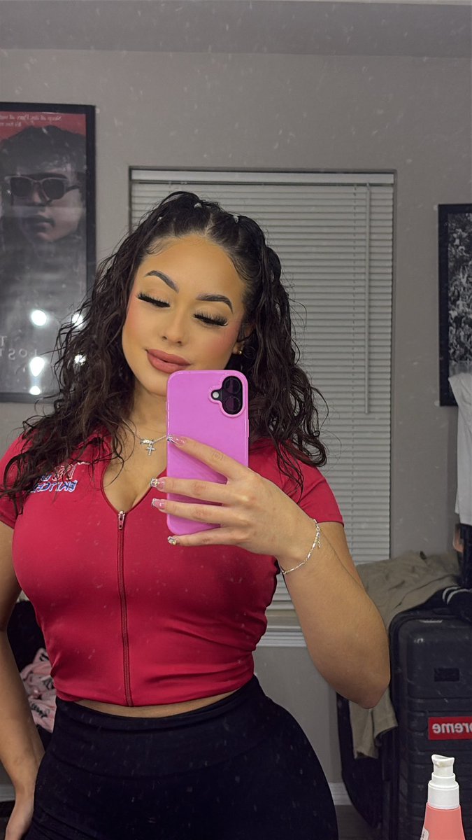 naiya_flores's tweet photo. dirty ahh mirror https://t.co/LHRlxywW2Y