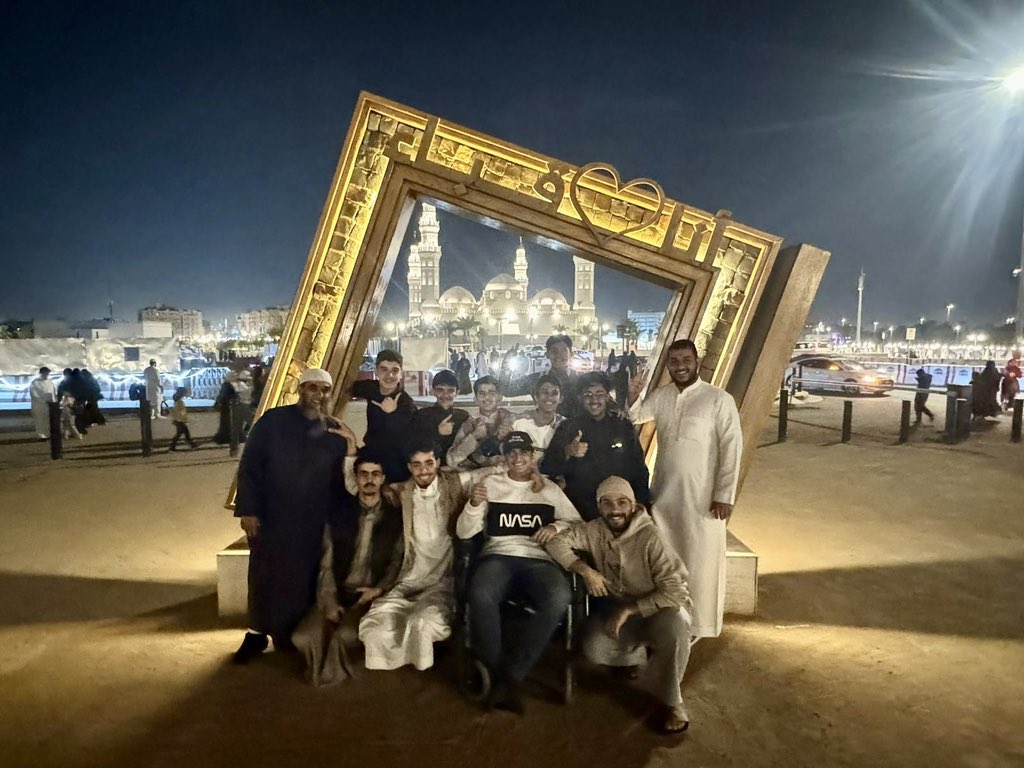 Ajyaal_jed's tweet photo. نظّم فريق أجيال جدة التطوعي رحلة مميزة ضمن برامجه لتعزيز روح العمل الجماعي وخدمة المجتمع، تخللتها العديد من الأنشطة الهادفة والتجارب الملهمة. شكرًا لجميع المشاركين على إسهامهم في إنجاح الرحلة.
#فريق_أجيال_جدة #العمل_التطوعي https://t.co/96a3qVjBol