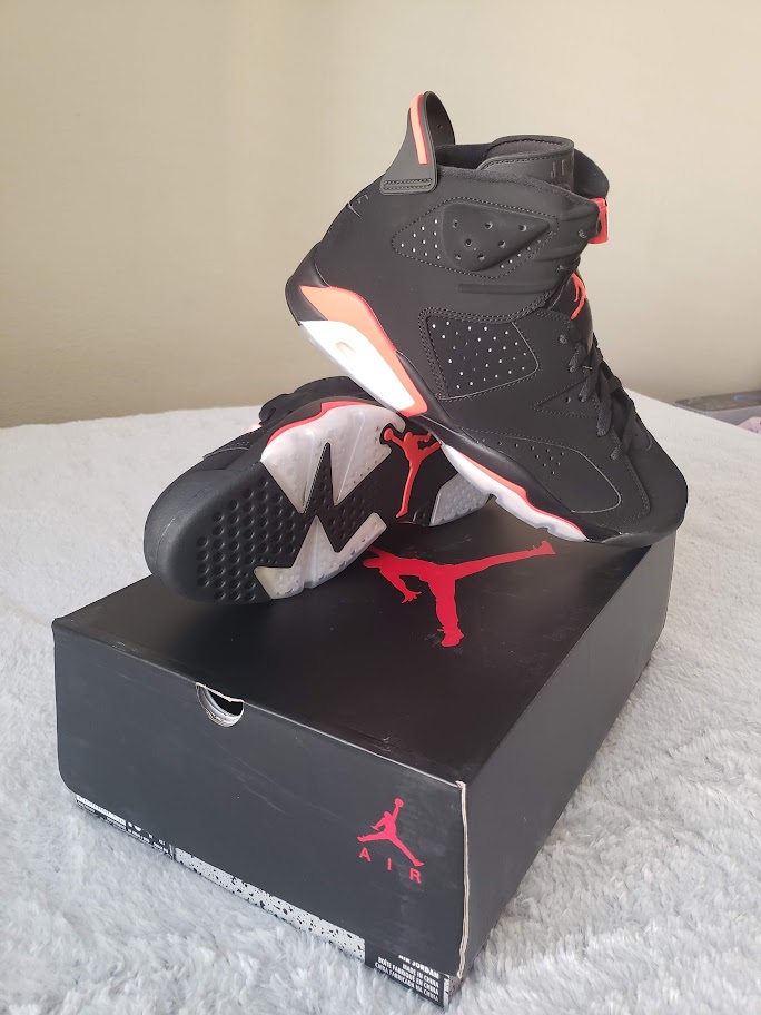MrGamble2u's tweet photo. @SBDetroit Left. MJ's 1st Championship won wearing these #Infrared6 https://t.co/sOCoLiC36A