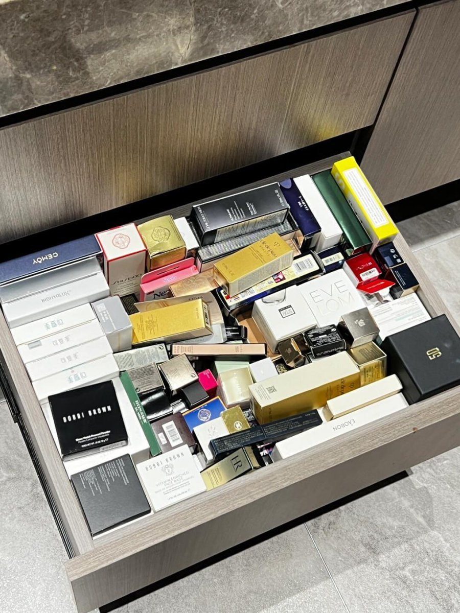 hzmlradc's tweet photo. The happiness that all girls understand: open the drawer and instantly own the whole world! 😍 https://t.co/KBslnmfLED