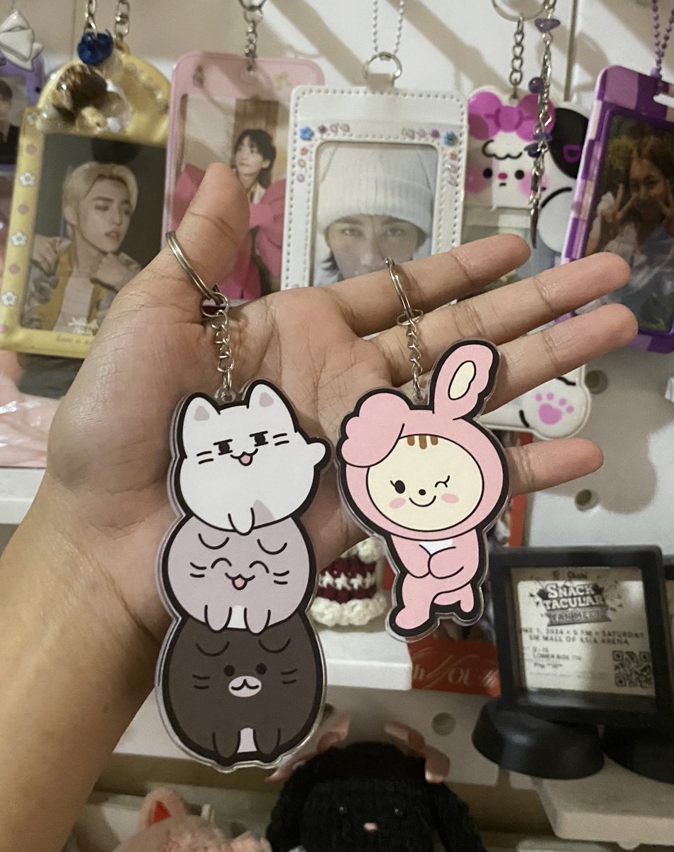 cheolhaniyoo_n's tweet photo. All members of the MiniTEEN keychain are available on hand! Go check them out @Kollectsph 

#miniteen #SEVENTEEN https://t.co/CXWxqj9iCG