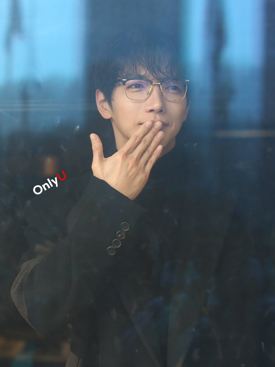 OnlyU0115's tweet photo. 250122 가요광장 일일DJ  2일차

올블랙 착장에
그저 황홀...
밝은 미소에 옷이 환해보여요
밍디 진짜 대박 멋져

#JUN_K
#ジュンケイ
#준케이 https://t.co/yClz4hH6zq