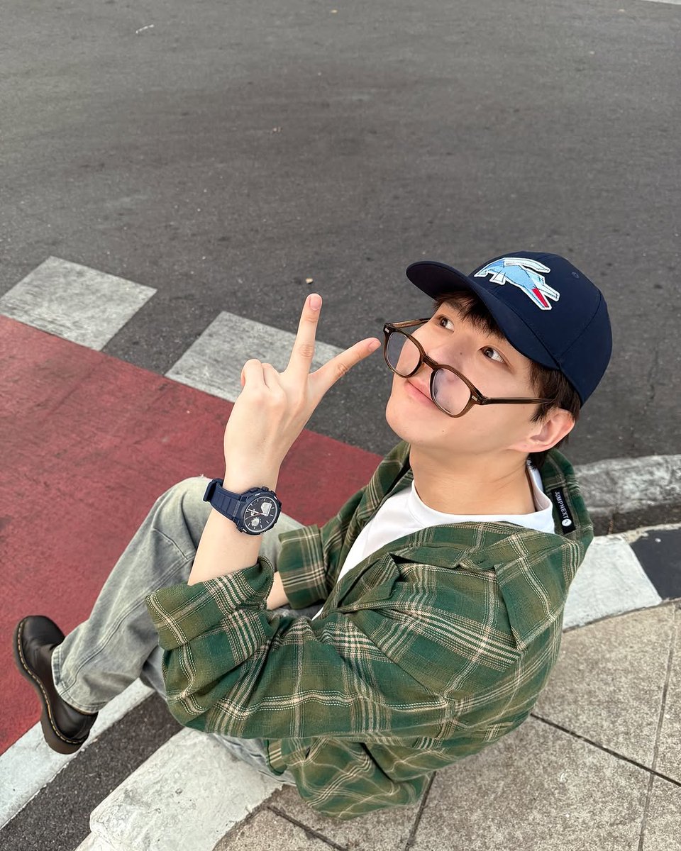 BBVERs_WORLD's tweet photo. 🌻 IG BBVERPJ POST UPDATE 🌻
🗓️: 22.01.25

น้องเข้น่ารักมั้ยคับ 💙💚
//น่ารักมากเลยค้าบพี่บีเวอร์❤️

#lacostewatch #ad #lc33
_______________ ✦ ✧
Bever Patsapon
#bbverpj @bbverpj
#เหล่าซอมบี้ของบีเวอร์
#บอวอย่อมาจากบีเวอร์ https://t.co/c2UVQ7D7RF