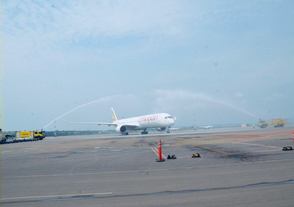 EtsegenetYimenu's tweet photo. Ethiopian Airlines celebrated the arrival of its first Airbus A350-1000 in Entebbe with a traditional water salute, underscoring its commitment to the Ugandan market. The aircraft flew in from Addis Ababa with H.E. Taye Atske Selassie,@TayeAtske ,President of FDRE, onboard, marking a historic moment. Thanks to the Ugandan Civil Aviation team and H.E. Simon P.A. Ajiku, Ambassador & Deputy Head of Mission in Denmark, along with H.E. Dr. Rashid Yahya Ssemuddu, Ambassador to Sudan & Special Envoy to Qatar, for their support in making this event possible. @UgandaMFA @StateHouseUg @Rotengo2 
@mfaethiopia @EthioembassyUg