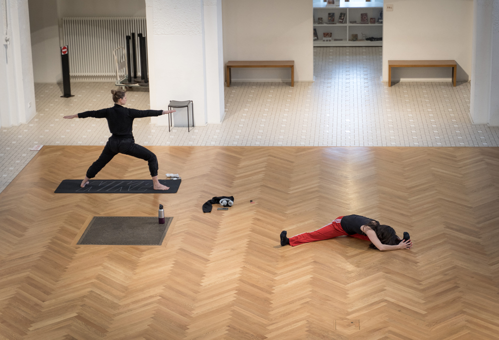 MUnterlinden's tweet photo. Dans la salle de la Piscine, les danseuses de la Compagnie Retouramont se sont échauffées avant de travailler à la création du spectacle Totem qui sera présenté ce dimanche pour la journée de gratuité "Unterlinden, quel cirque !".

#cirque #museeunterlinden #danse https://t.co/flyzO3fuuY
