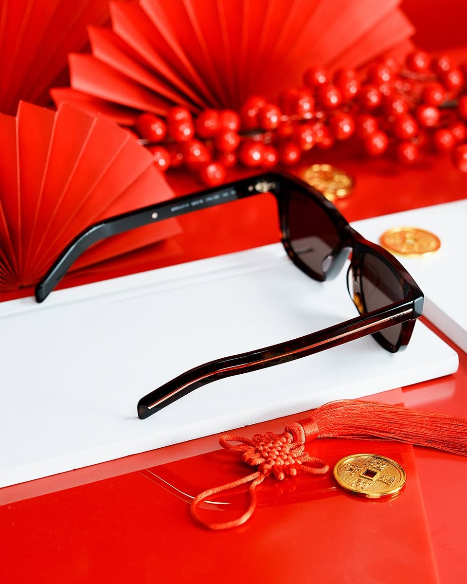 Tingkatkan penampilan Anda dengan sunglasses dari PRADA.

Warna hitam sunglasses ini akan membuat Anda terlihat lebih stylish.

Segera dapatkan sunglasses PRADA ini hanya di store Optik Tunggal atau ZEISS Vision Center terdekat.

PRADA SPR 14Y
Rp9.120.000

#optiktunggal #prada