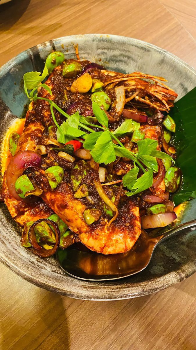 Lysaroslan's tweet photo. Cili kampung KLCC📍

Restoran yang menawarkan masakan kampung dengan portion yang besar dan menyelerakan kini berada di KLCC 

#jjcm 
#makanansedapkl
#cilikampung 
#journiefication 
#digitaljournalism 
#jrn500

@JRN500 https://t.co/guleOnbLpi