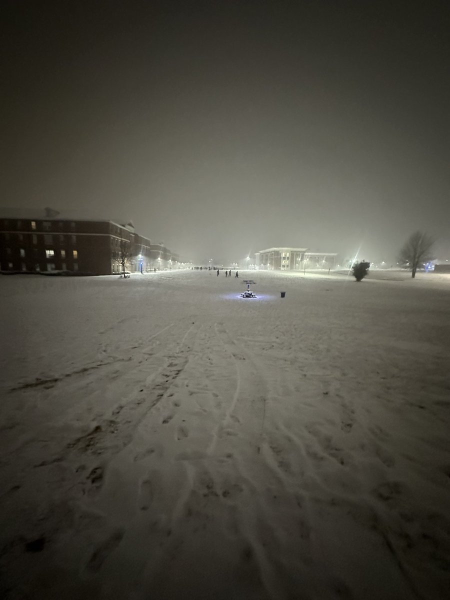 fxithmichelle's tweet photo. snow day in the valley 💙💛
#fortvalleystateuniversity #HBCU #ilovemyhbcu https://t.co/vXTwRmNBKZ