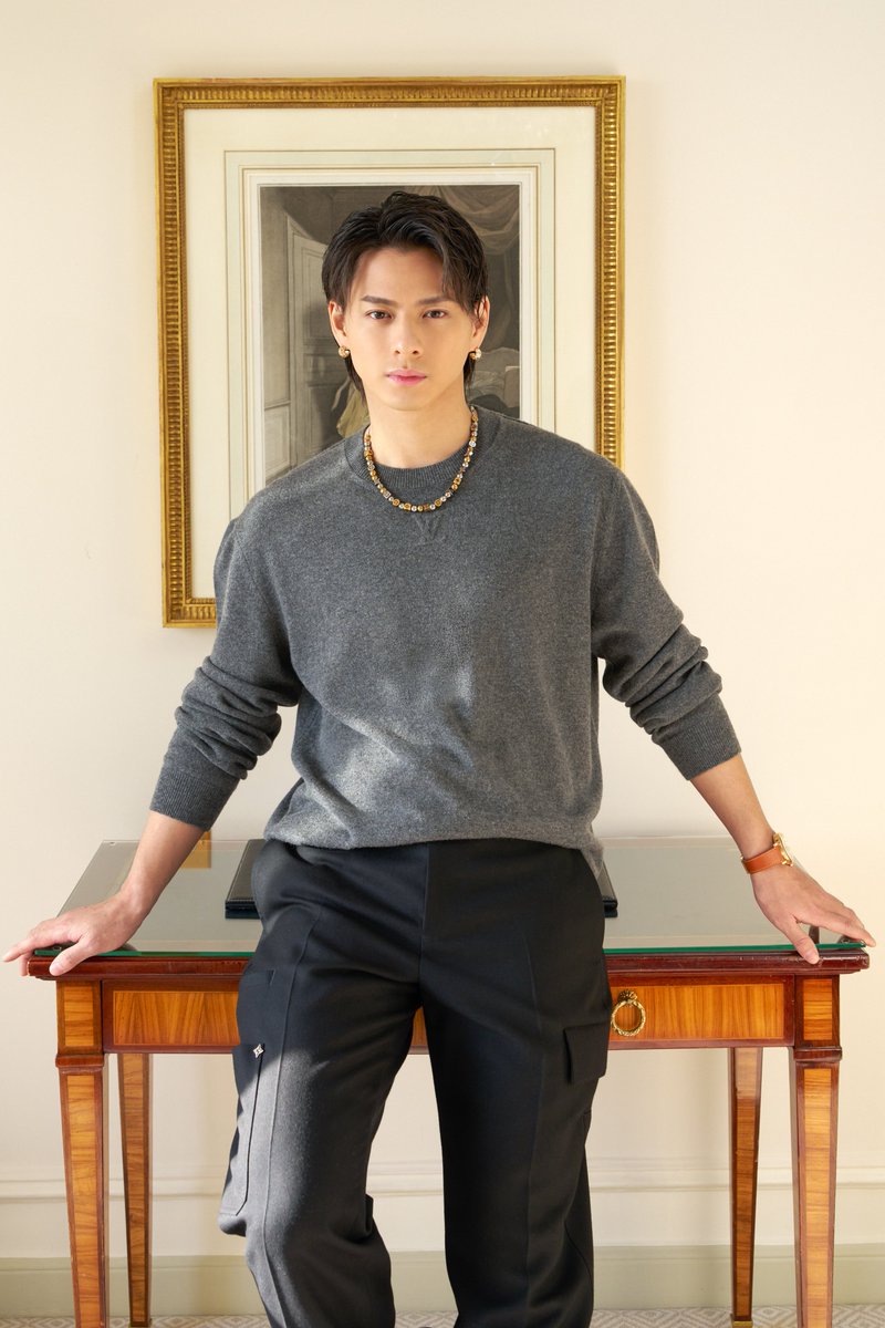 HarpersBazaarJP's tweet photo. 【2025-26年秋冬メンズ】 #ルイ・ヴィトン に #Number_i の #平野紫耀 、 #BTS ・ #JHOPE、#GOT7 の #ベンベン と #ジャクソンワン など出席✨ @LouisVuitton_JP @LouisVuitton @number_i_staff 

https://t.co/KUTzat0eOg https://t.co/8KZcHLwwnu