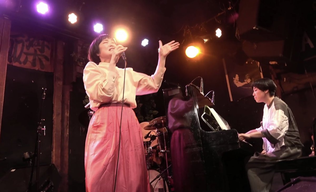 nikaido_info's tweet photo. 二階堂和美のことを気にかけてくださる全ての方へ。これは是非見てほしい、先日1/19ライブの配信(1/26まで)。50分間のみどりさんとのデュオは今の私たちが凝縮されていると思いました。画質音質も上等です。モノノケサミット、磔磔、ありがとうございます。
https://t.co/lhZ8T6q44x https://t.co/SiPdXlbB4z