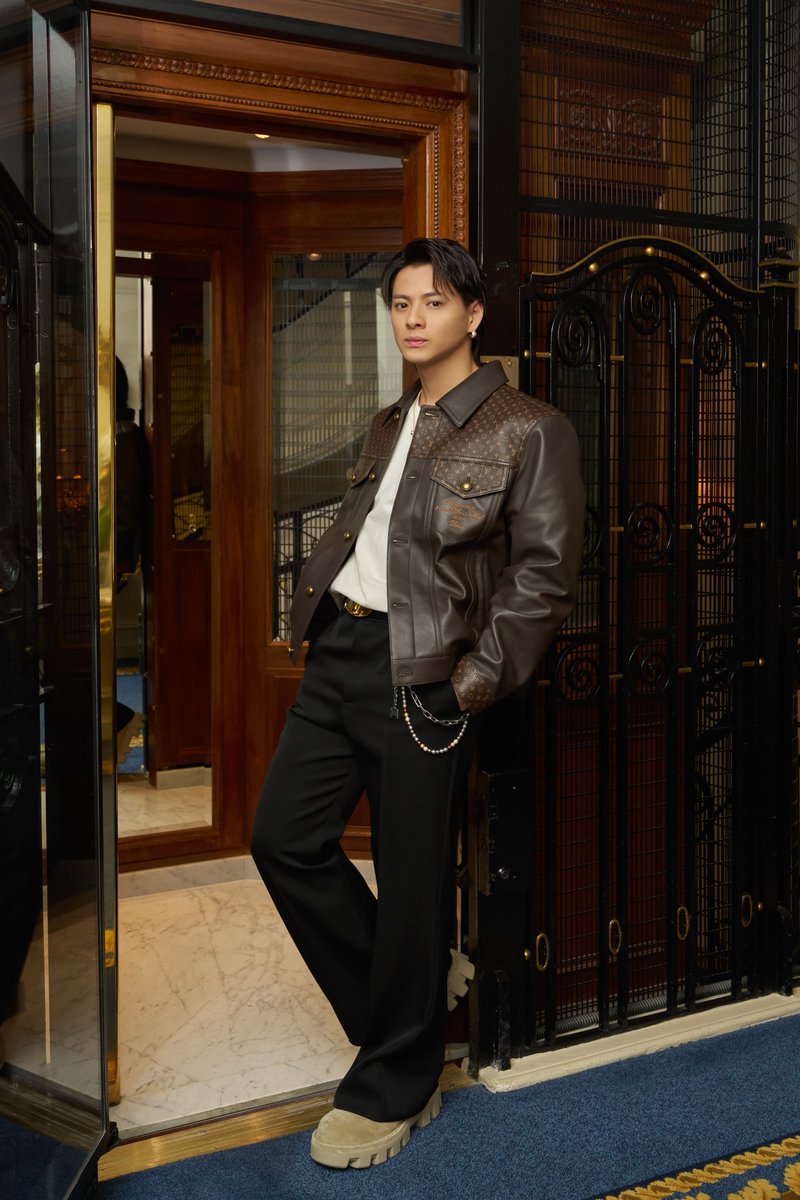 modelpress's tweet photo. Number_i平野紫耀「ルイ・ヴィトン」
2025秋冬メンズファッションショー出席

🔻写真・記事詳細はこちら
https://t.co/px1SbC5e2k

「モチーフや色など、日本の要素がたくさん取り入れられた素敵なショーでした。楽曲も素晴らしく、特に桜色のアイテムが印象的で、とても気になりました」

#平野紫耀 https://t.co/spc9dGVdHb