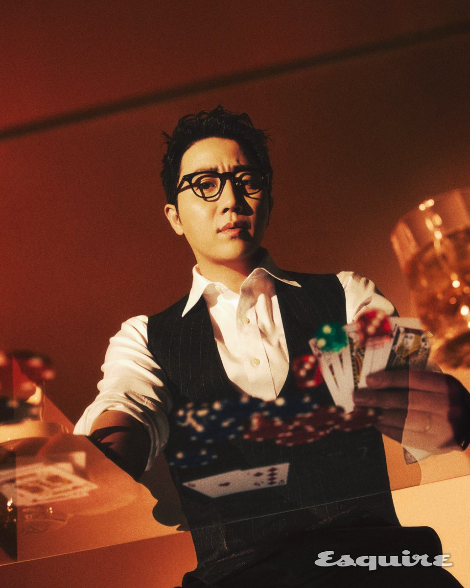 이 5년 사이에 대한민국 포커 1위를 찍었다니....
2020년 2월호 맥심 화보 때 포커플레이어로 정식 데뷔 반 년 정도였는데 지금은 프로들 사이에서도 손에 꼽는 플레이어가 됨 이게 홍진호야