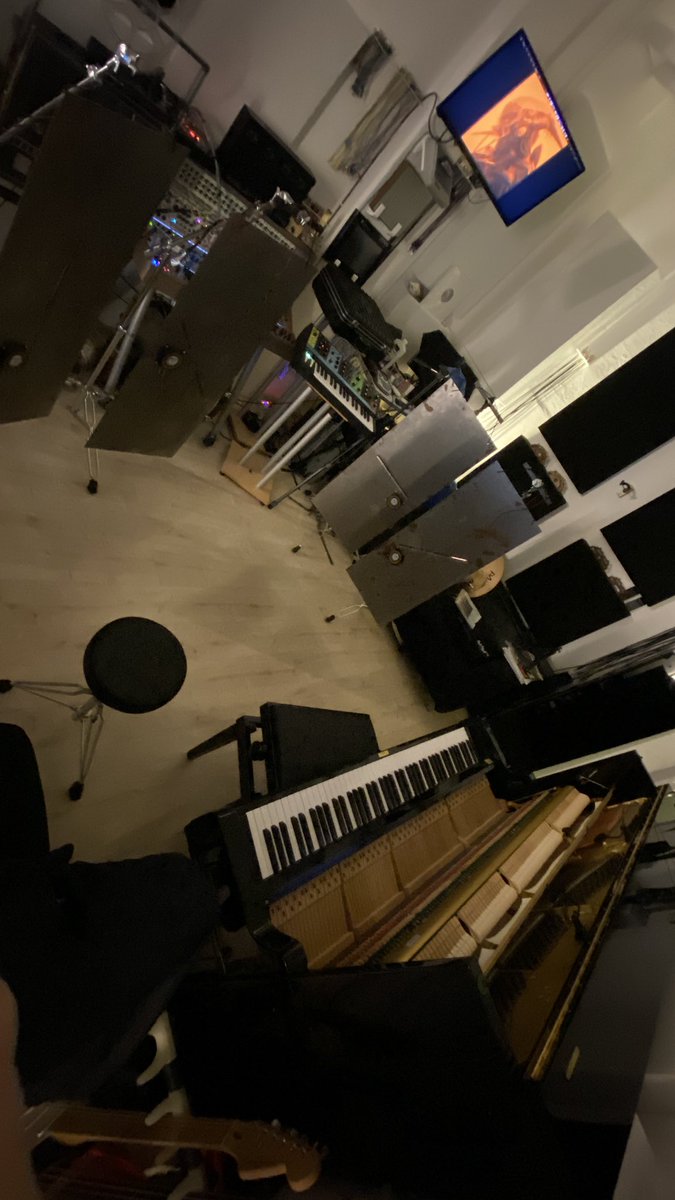 Piano + slashed plates + modular