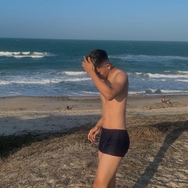 eulibrianooo's tweet photo. a praia linda ali atrás https://t.co/nUf0xQVm4S