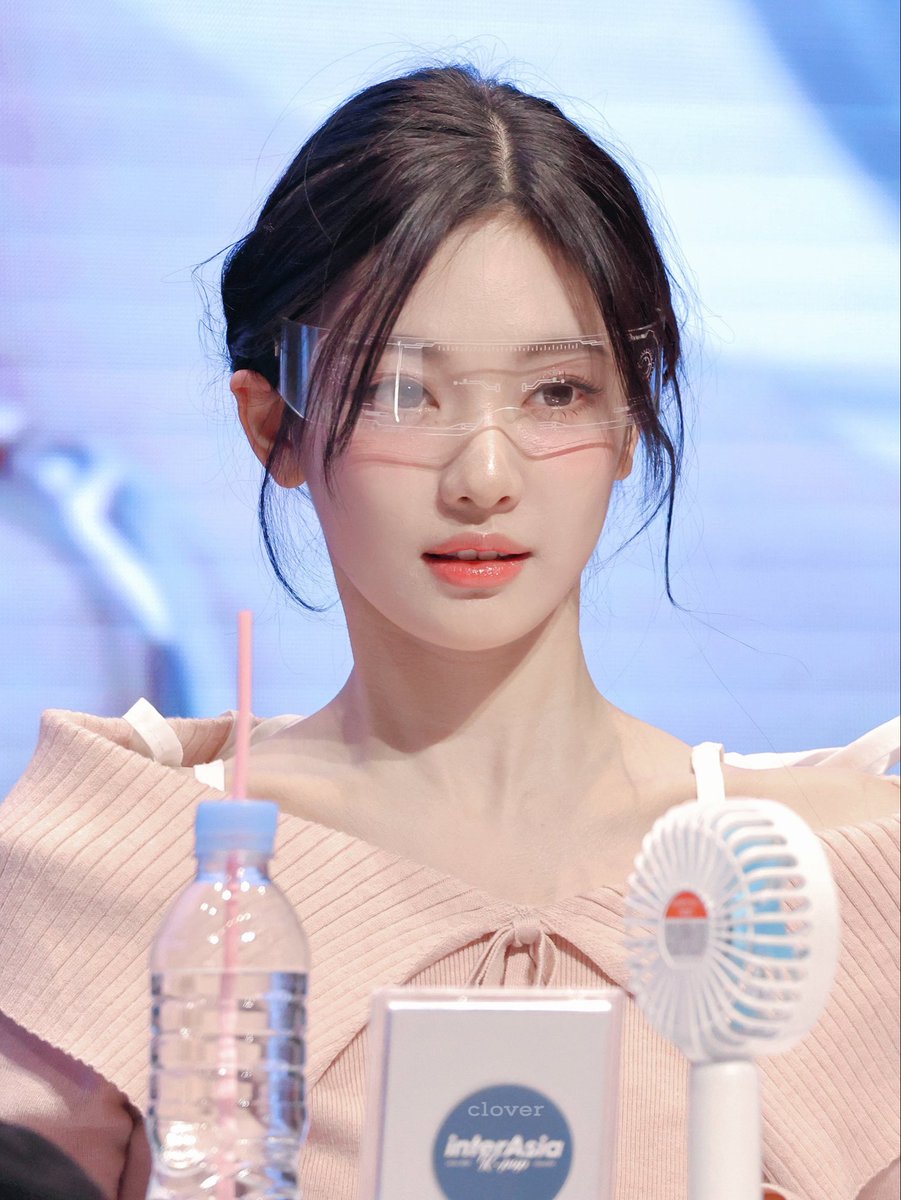 ningningskr's tweet image. 𝜗𝜚 ࣪˖ ִ𐙚 💋 ✮⋆˙🪽