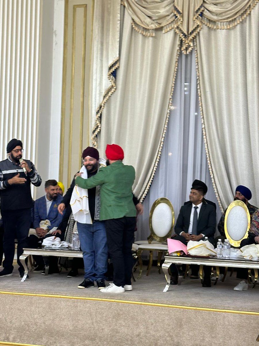 Official_WSCC's tweet image. Parmeet Singh Chadha, Global Chairman of WSCC, was felicitated at the WPO Almaty Lohri event by the WPO Mumbai team. A proud moment connecting with fellow Sikhs from Mumbai and Delhi, celebrating unity and culture.

#WSCC #SikhUnity #LohriCelebration #worldwidebusiness