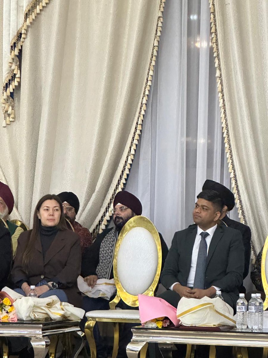 Official_WSCC's tweet image. Parmeet Singh Chadha, Global Chairman of WSCC, was felicitated at the WPO Almaty Lohri event by the WPO Mumbai team. A proud moment connecting with fellow Sikhs from Mumbai and Delhi, celebrating unity and culture.

#WSCC #SikhUnity #LohriCelebration #worldwidebusiness