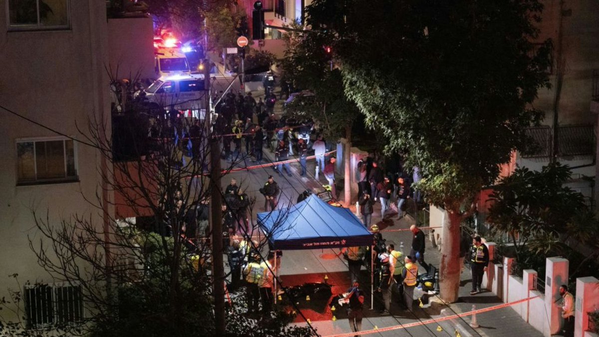 albahitney's tweet photo. A knife attack occurred in Tel Aviv, Israel on January 21, injuring at least four people. The suspect was eventually shot dead on the spot. The police later found identification documents on his body and discovered that the suspect was a Moroccan American green card holder. https://t.co/hz9r8saqjk