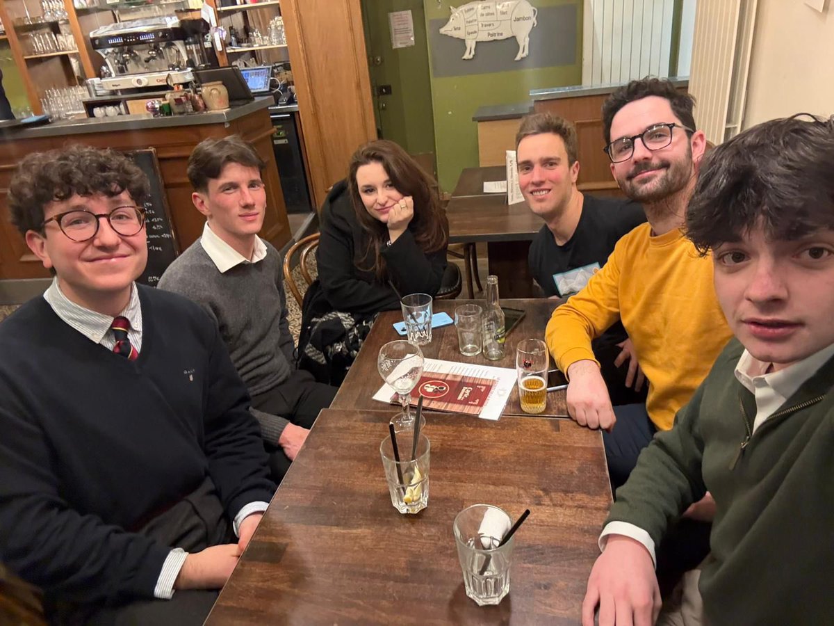 Hier, les JH 63 ont eu l’occasion d’organiser un afterwork à Clermont-Ferrand, permettant d’échanger sur les défis de notre système de santé. Un débat riche, et ouvert à tous. Un grand merci à tous les participants !
Voir loin pour faire bien.  🔵⚪️
#RayonnementJH