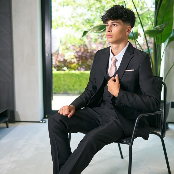 LadsInSuits tweet media