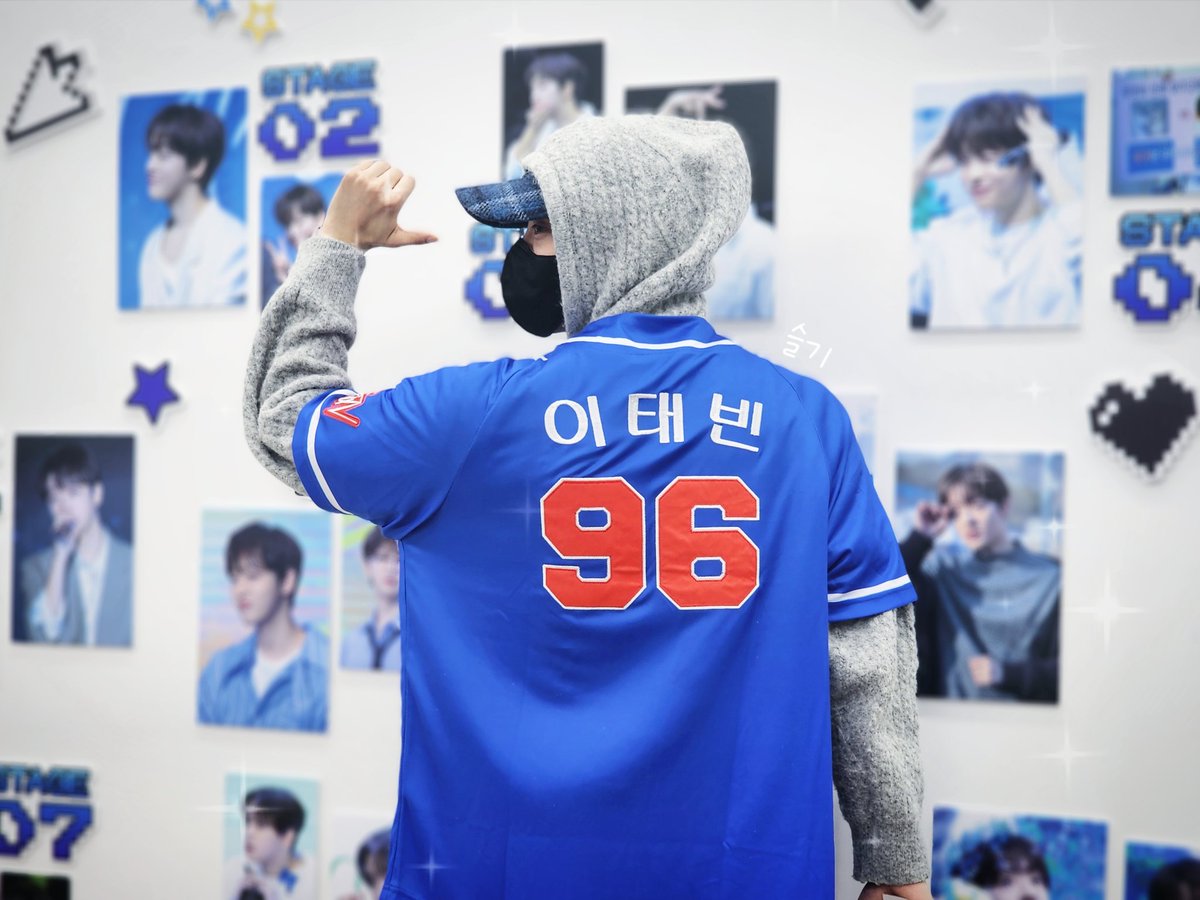 taevinssi_hi's tweet photo. 𝘽𝘼𝘾𝙆 𝙉𝙐𝙈𝘽𝙀𝙍 96🩵
.
나의 최애!
생일 너무 축하해🎶
그리고 선물 인증 곰마오🫶🏻
첫 인증인데 무려생일날이라니 감동 백배!
.
#태빈아_생일_축하해
#HAPPY_TAEVIN_DAY
#이태빈 #LEETAEVIN https://t.co/MoTk06YonE