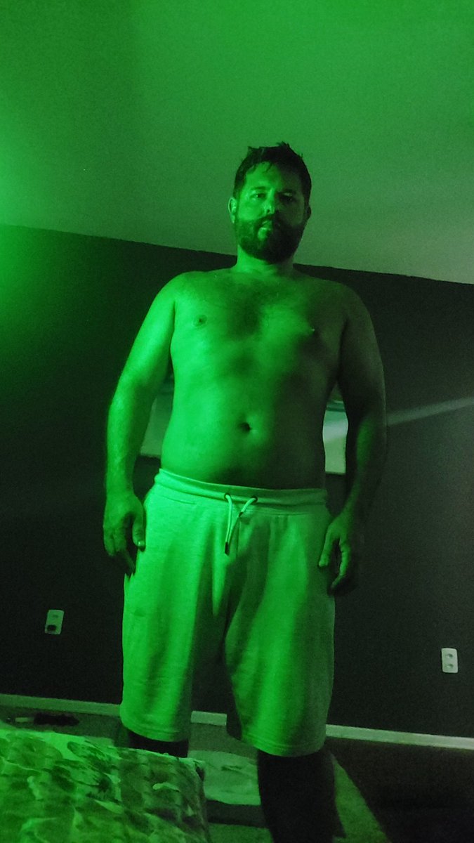sydneybsj's tweet photo. Fotinha depois de fazer 4 massagens tântricas hoje https://t.co/X4Oa59x1pU