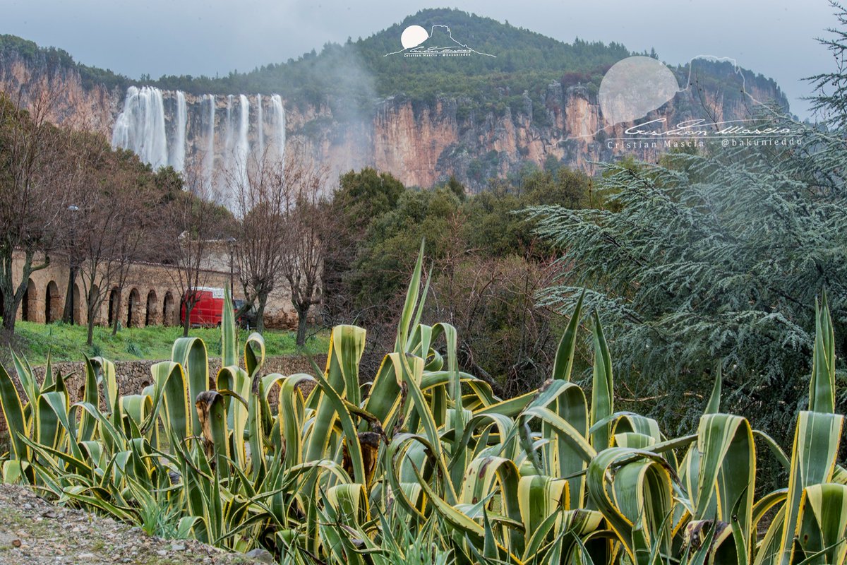 SardegnSentieri's tweet photo. Casomai ci fosse bisogno di ricordare la bellezza dei nostri paesaggi...eccola!

Gennargentu innevato, in primo piano Perda Liana. E poi le cascate di Ulassai.

 📷Cristian Mascia https://t.co/gdAzOZUK2l