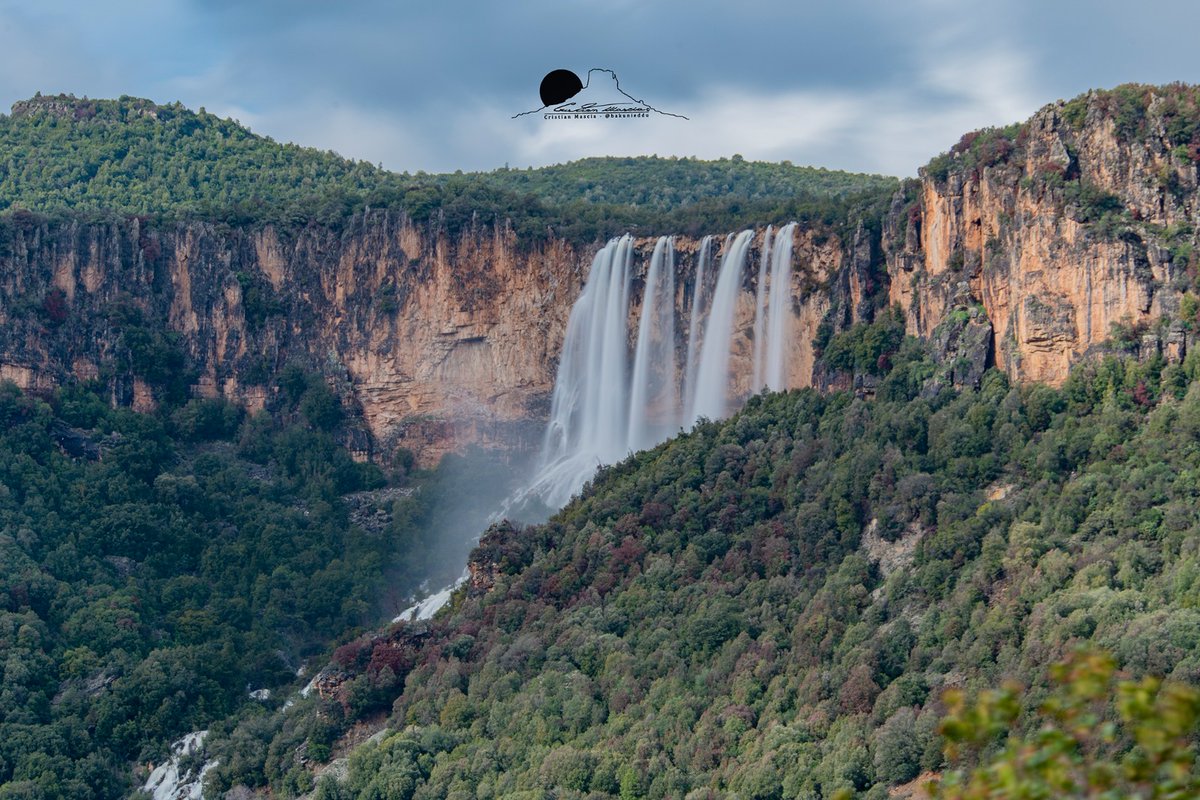 SardegnSentieri's tweet photo. Casomai ci fosse bisogno di ricordare la bellezza dei nostri paesaggi...eccola!

Gennargentu innevato, in primo piano Perda Liana. E poi le cascate di Ulassai.

 📷Cristian Mascia https://t.co/gdAzOZUK2l