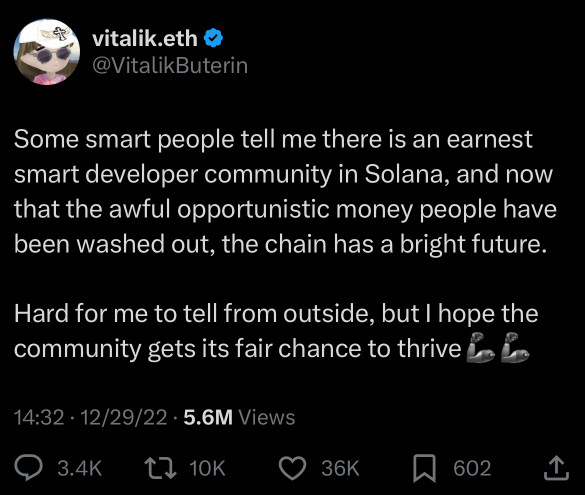 MaxCryptoSpace's tweet photo. 似曾相似的場景，但角色互換了 $SOL $ETH

2022 年 12 月 29 號，當 FTX 倒塌連帶影響 @solana 生態，幣價跌到 $9 美金，大家都認為 $SOL 完蛋了

這時， @VitalikButerin 發了一個推文，認為「Solana 的開發社群很棒，希望他們有成功的機會」

有趣的是，這也是 $SOL 的市場最低點。自此 $SOL 持續建造，創造出許多優秀的 To C 應用，搶到迷因敘事，終於歷經苦難創造新高，翻了快要 30 倍

時間回到現在...

2025 年 1 月 20 號，當 $ETH 因為幣價不如預期，大家把錯怪在基金會及 V 神上時， @toly 也發了推，認為「Vitalink 很棒，希望大家給點時間」

錦上添花易，雪中送炭難：當大家都在 FUD Vitalik 時，只有少數人站出來為他辯護

也許真的是經歷過低潮，才懂的彼此所在的困境

🕵️ Ethereum 在 2025 年有非常多值得期待的事情，EF 能否在這次困境中重生，還是得看 V 神

Ethereum 建立起來的反脆弱機制沒有那麼容易打破，幾年後看這次就是 Local Bottom