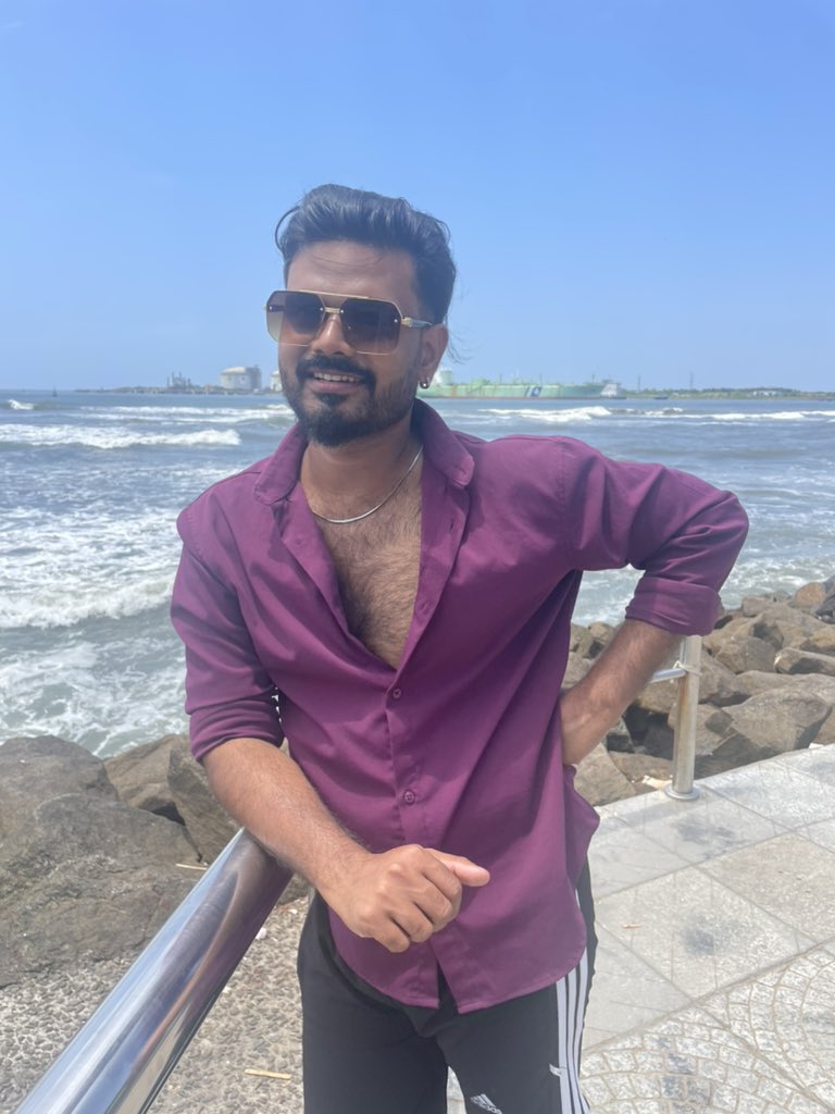 AneeshSOfficial's tweet photo. Hey There 👋🎧 #aneeshani #instagram #Trending #twitter #model #handsome #kerala #kochi https://t.co/FfFmG7zjGe