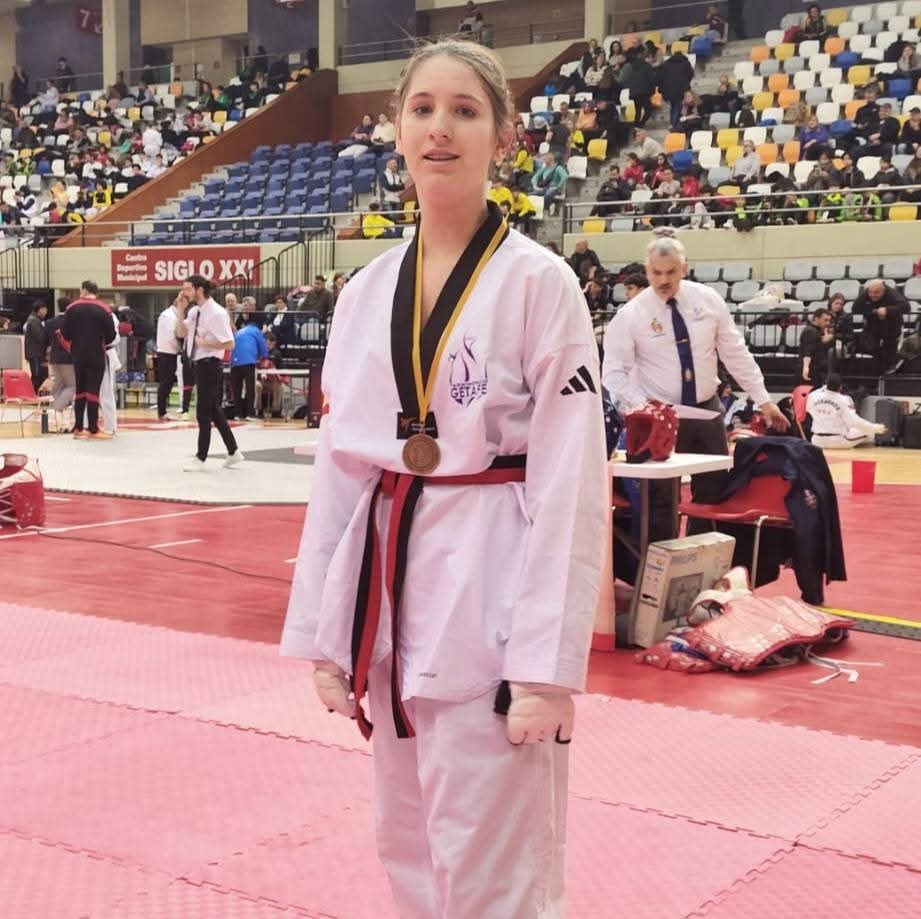 Los deportistas del <a href="/tkdgetafe/">TAEKWONDO GETAFE</a> conseguian ‼️DOS MEDALLAS‼️ en el 9° Open de Aragón de #Taekwondo que se celebró el sábado en el Pabellón Siglo XXI de #Zaragoza 

🥇Alejandro Andrés (precadete)
🥉Alba Santos (junior)

¡¡¡ ENHORABUENA !!! 🥇🥉🏆🥋🔝👏👏👏

#Getafe #DeporteenGetafe