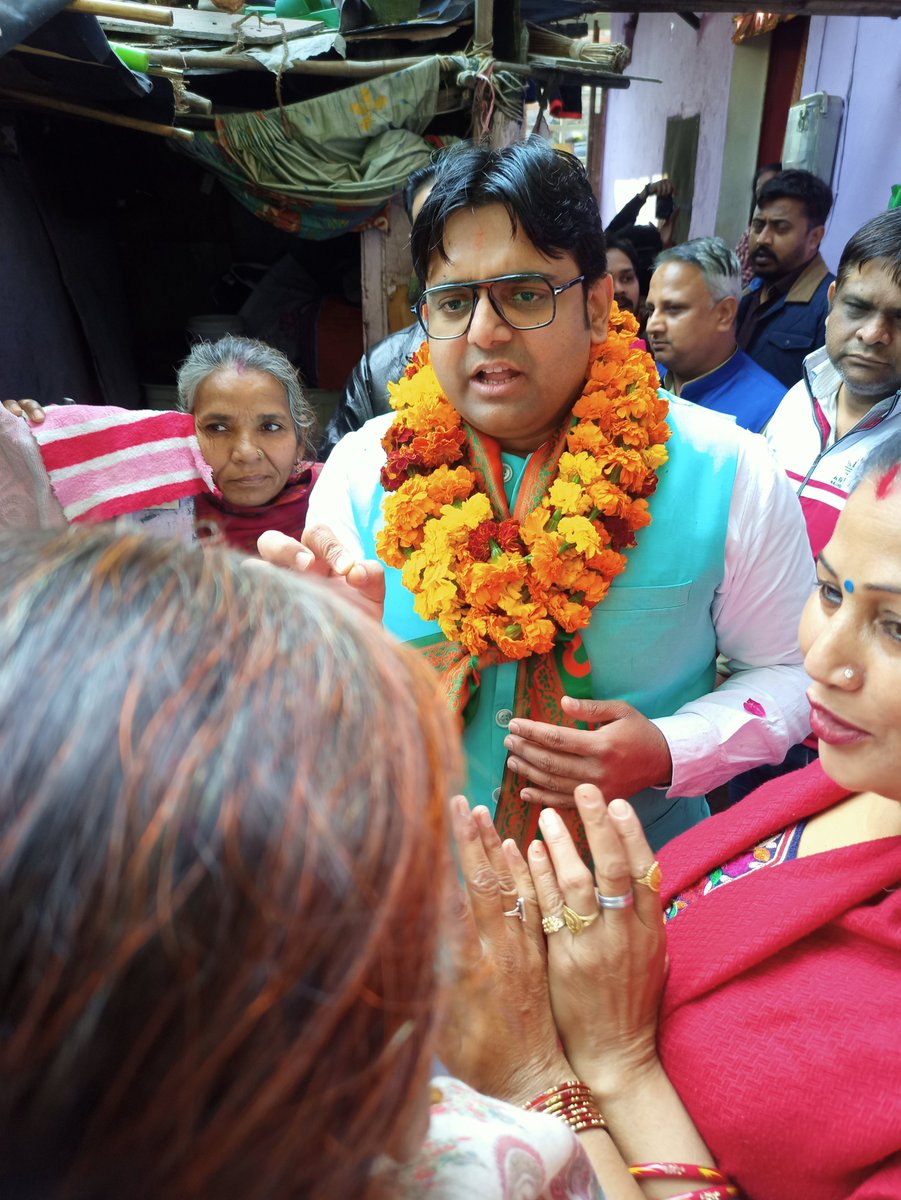 Advbhuvantanwar's tweet photo. संजय कैम्प में जनसंपर्क और आशीर्वाद पदयात्रा करते हुए, भाई भुवन तंवर एडवोकेट ने दिल्ली कैंट विधानसभा क्षेत्र के नागरिकों से मिलकर भाजपा के पक्ष में समर्थन मांगा। कमल का बटन दबाएं, भाजपा को जिताएं! #bhuvantanwar #delhicantt #Delhi #DelhiElection2025 #bhuvantanwarbjp https://t.co/PgrWnP9b6K