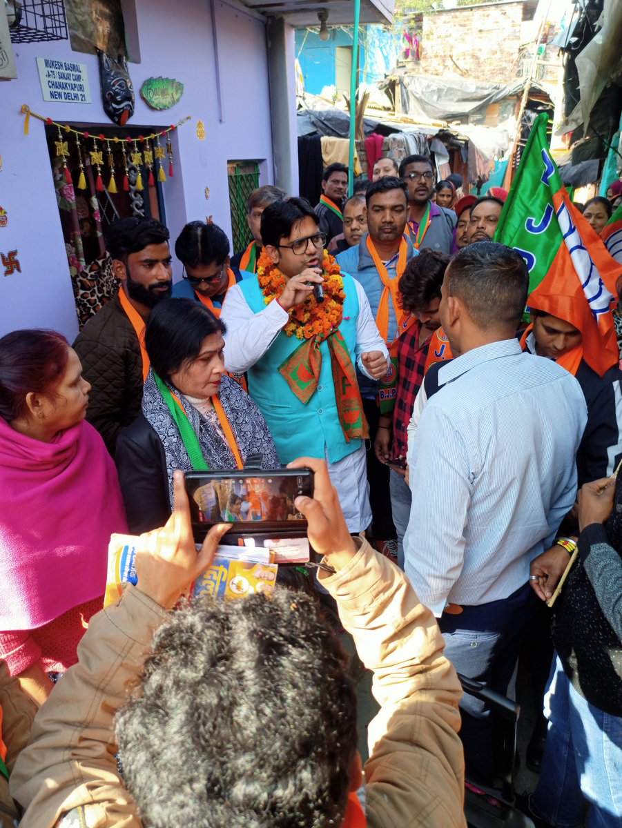 Advbhuvantanwar's tweet photo. संजय कैम्प में जनसंपर्क और आशीर्वाद पदयात्रा करते हुए, भाई भुवन तंवर एडवोकेट ने दिल्ली कैंट विधानसभा क्षेत्र के नागरिकों से मिलकर भाजपा के पक्ष में समर्थन मांगा। कमल का बटन दबाएं, भाजपा को जिताएं! #bhuvantanwar #delhicantt #Delhi #DelhiElection2025 #bhuvantanwarbjp https://t.co/PgrWnP9b6K