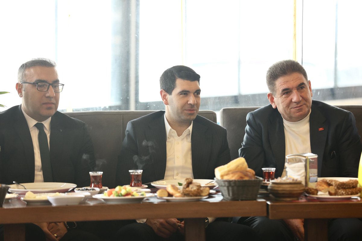 utkucaykara's tweet photo. Avcılar’daki değerli fırıncı esnaflarımızla bir araya geldik. İlçemizin emektar fırıncılarının taleplerini, karşılaştıkları zorlukları ve çözüm önerilerimizi detaylı bir şekilde değerlendirme fırsatı bulduk.

Samimiyetleri ve misafirperverlikleri için kendilerine teşekkür ediyor, her zaman yanlarında olmaya devam edeceğimizi bir kez daha vurgulamak istiyorum.