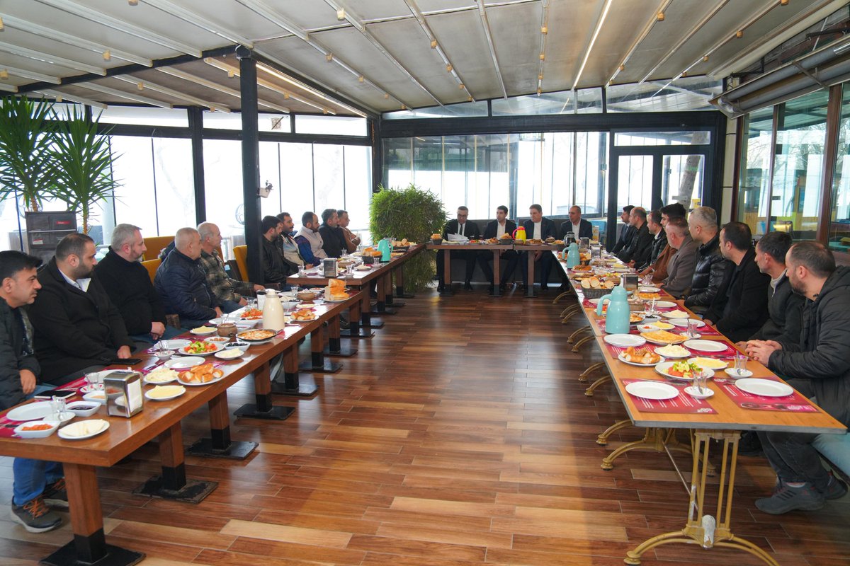 utkucaykara's tweet photo. Avcılar’daki değerli fırıncı esnaflarımızla bir araya geldik. İlçemizin emektar fırıncılarının taleplerini, karşılaştıkları zorlukları ve çözüm önerilerimizi detaylı bir şekilde değerlendirme fırsatı bulduk.

Samimiyetleri ve misafirperverlikleri için kendilerine teşekkür ediyor, her zaman yanlarında olmaya devam edeceğimizi bir kez daha vurgulamak istiyorum.