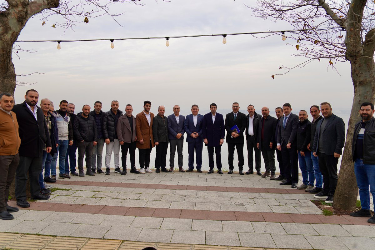 utkucaykara's tweet photo. Avcılar’daki değerli fırıncı esnaflarımızla bir araya geldik. İlçemizin emektar fırıncılarının taleplerini, karşılaştıkları zorlukları ve çözüm önerilerimizi detaylı bir şekilde değerlendirme fırsatı bulduk.

Samimiyetleri ve misafirperverlikleri için kendilerine teşekkür ediyor, her zaman yanlarında olmaya devam edeceğimizi bir kez daha vurgulamak istiyorum.