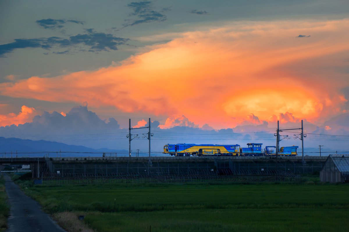 RT+MO-8509+MT-894　救援回送

今日で東海道新幹線の保守用車衝撃脱線事故から半年が経ちます。
普段あまり目立たない保守用車が望まぬ形で世間に注目されてしまいました。東海道新幹線の安全を守る為に毎晩働いている機械があるという事をもっと一般の方にも知ってもらいたいですね。

24.07.22