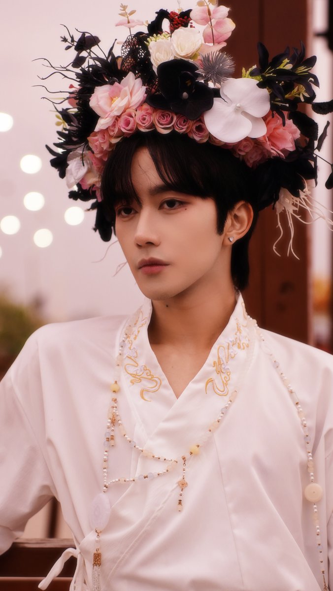 DurianCulture's tweet photo. #chineseculture Check DESIRE4's Chinese hairpin style💐! This is a type of Chinese traditional  hair accessory call “Hairpin Flower📷” from Quanzhou. （簪花）
#DesireTheSeries #desire #nongjian #omegaverse #bl #abo #boyslove #drama #dramaseries #blseries #chinese #chineseculture https://t.co/93Ejq8kzEj