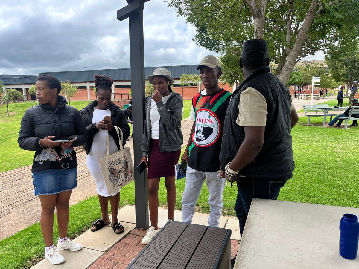 _cosatu's tweet photo. The #Right2LearnCampaign is in full swing across regions and branches of #SADTU #QualityPublicEducation #Back2School #Right2Learn
@SASCO_Jikelele
@ANCYLhq
@YCLSA https://t.co/R29PLXepVS